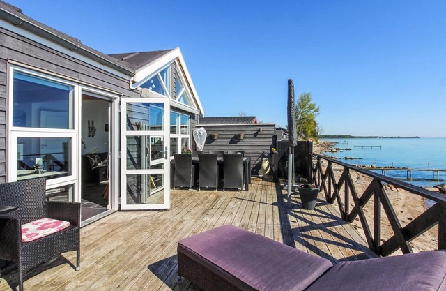 "Grim" - 5m from the sea by Interhome