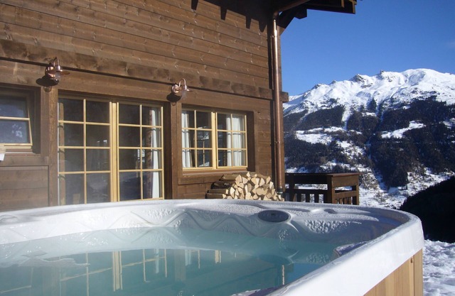 Grimentz - Lovely detached chalet, 100m to the piste with hot tub and steam room