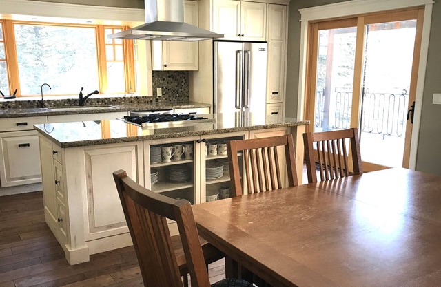 Hermosa casa de campo privada de lujo en el bosque 20 minutos al suroeste de Calgary