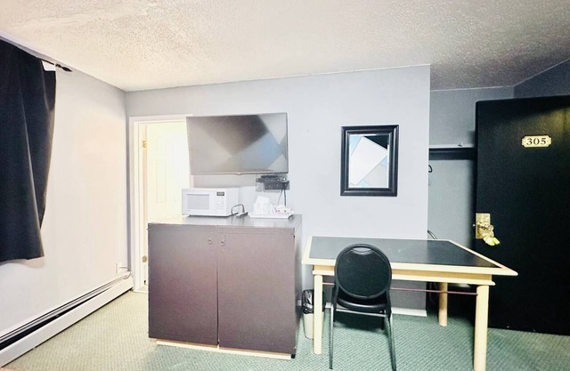 Grizzly Motor Hotel