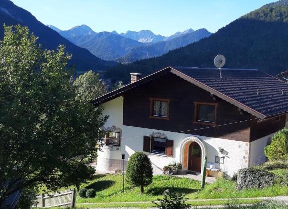 Große Ferienwohnung mit Balkon in sonniger Hanglage 1 Stock