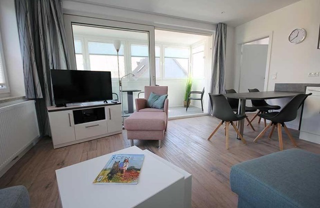 Grosse-Ferienwohnung-3-mit-Meerblick-und-Strandkorb-im-Haus-Seeluft-Duhnen