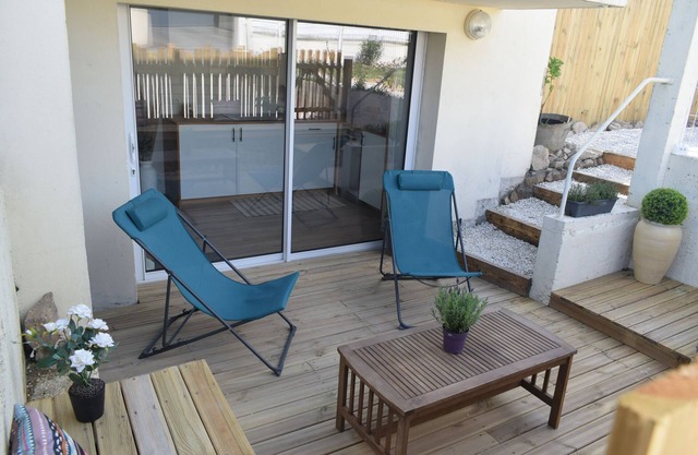 Ground floor apartment with garden 10km from the sea