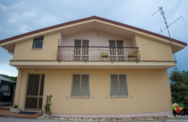 Apartamento en planta baja con piscina al aire libre