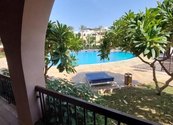 Ground floor apartment by circular pool in Talabay (sweet coffee apartment)