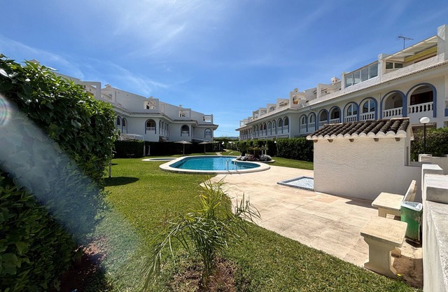Apartamento bajo con jardin privado muy cerca playa