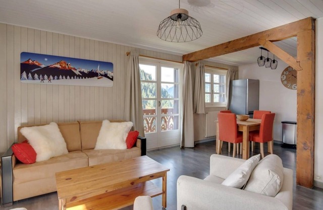 Ground floor, balcony, parking, tv, 54m², Châtel