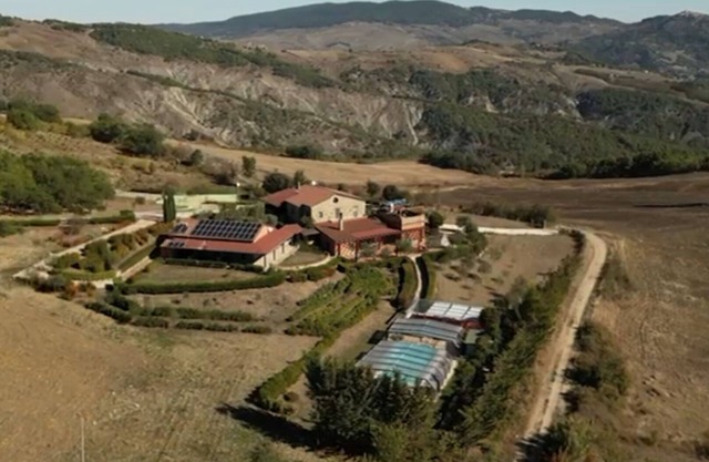 Country House / Farm House en Trivigno con 12 habitaciones, capacidad 23
