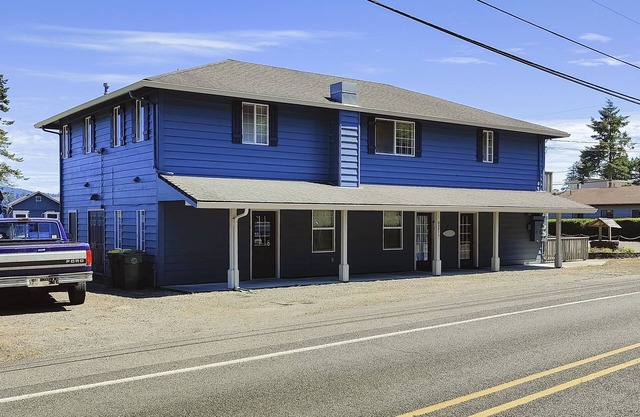 Ground floor condo with fast WiFi, patio, full kitchen, & private washer/dyer