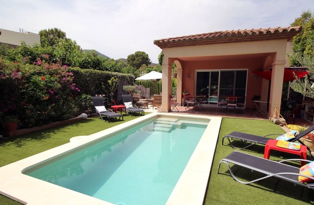 Ground floor in Golf de Bonmont with private swimming pool