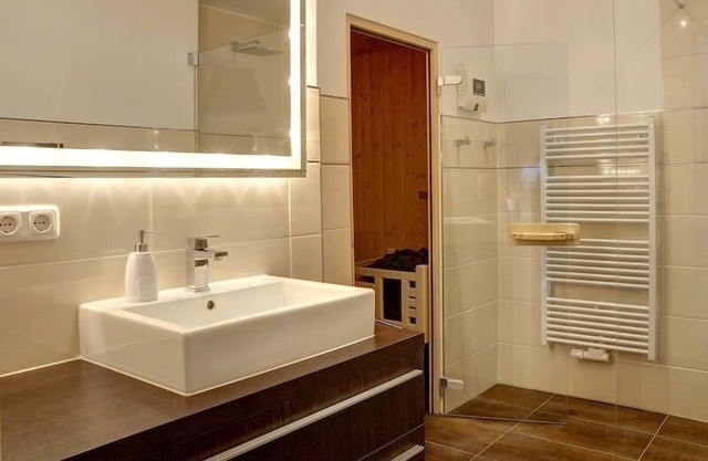 Apartamento-1-Baño Privado-Vista a la Marina