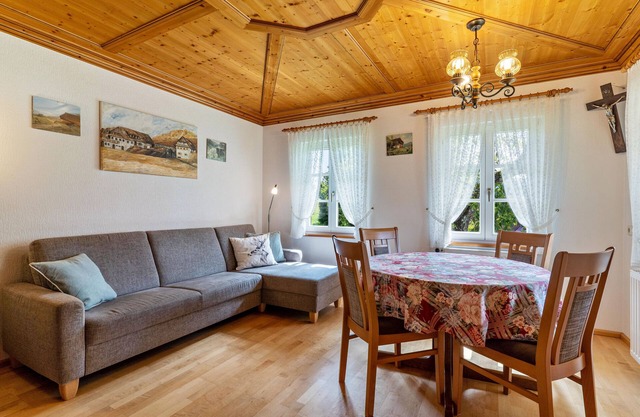 Ground floor holiday flat, 85sqm, 2 bedrooms, max. 4 persons with view of the farm garden