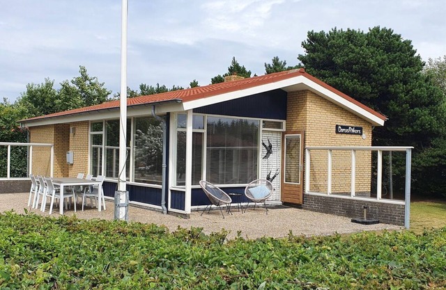 Ground floor house in Ballum (Roosdunen) with terrace facing south and west.