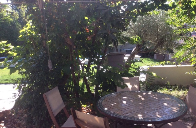 Ground floor house with swimming pool, 8km from Avignon