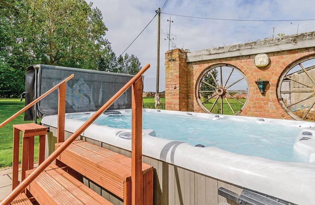 9 bedroom accommodation in Three Holes, Nr Downham Market