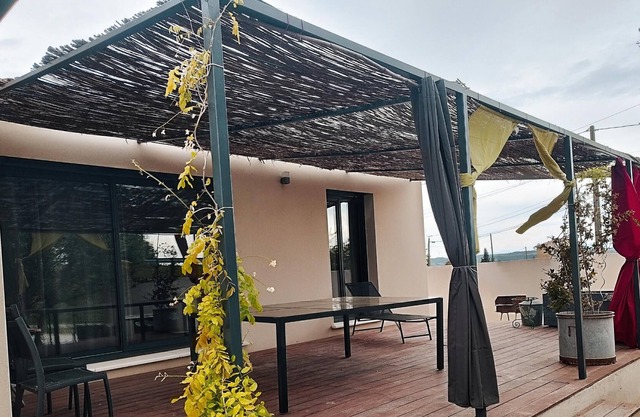 Ground floor villa with beautiful sunny terrace