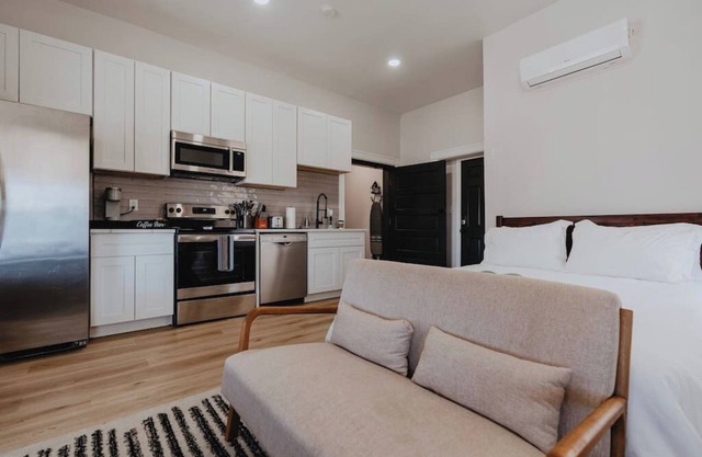 Ground-Level Smart-Lock Studio · Walk to SSM-SLU Hospital · Free Street Parking