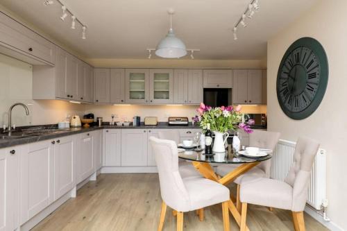 Ground Wing - Norfolk Cottage Agency