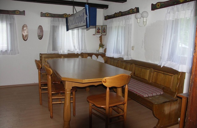 Alojamiento grupal en el bosque bávaro para hasta 10 personas en un lugar apartado