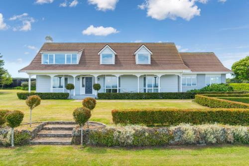 Group & Family Retreat, Spacious Home, Pool & Spa