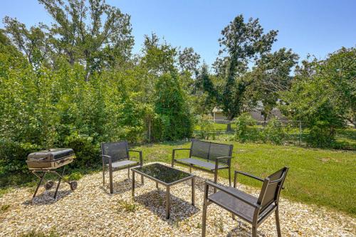 Group-Friendly Getaway with Fenced Yard in Temple!