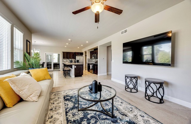 Group Getaway 5 Mi to Dtwn Visalia