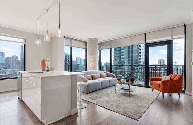 Group Hub: 3 Designer 2BR, Steps to Mag Mile