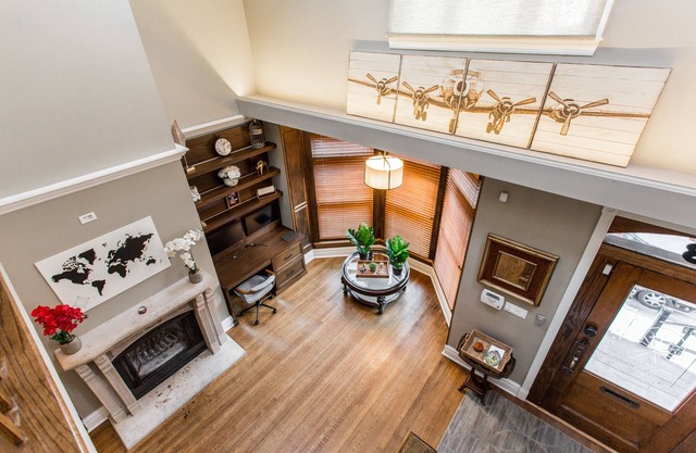 GROUP LUX in Old Town 4bd/3ba (+Rooftop/Parking)