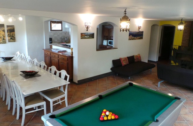 Group offer T3**** + 5 rooms--> 15 people / private interior and garden