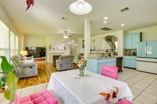 Group-Ready Getaway in North Houston!