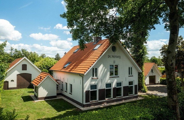 Group stay for 20 guests with 7 bedrooms, 4 bathrooms, private cinema and sauna.