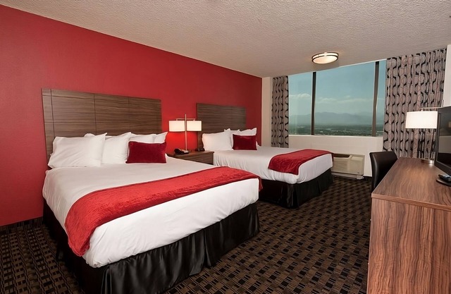 Group Vacation! 2 Modern Units, Casino, Pool, FREE Parking