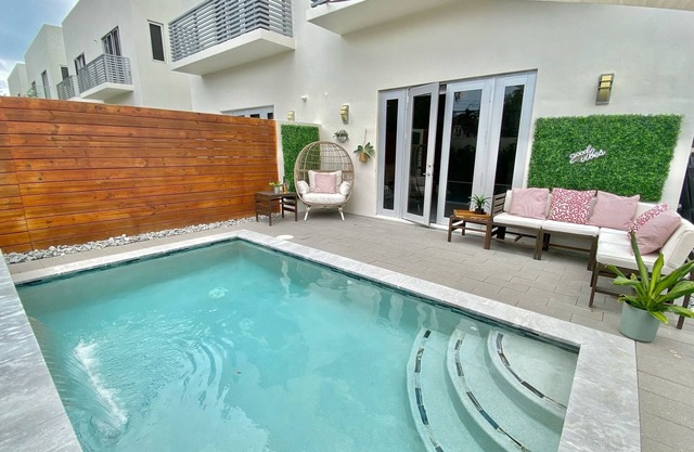Grove Casita w/ plunge Pool, Gated, & Free Parking