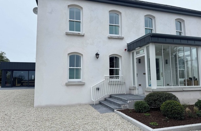 Grove House Schull, Harbour Views, walking distance to all amenities