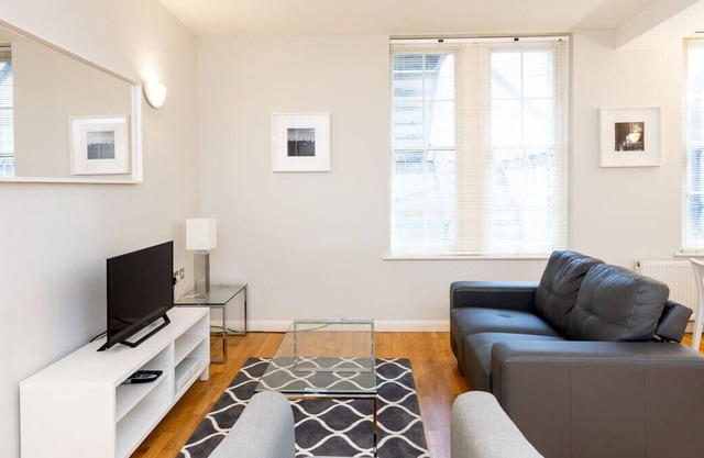 Groveland Court Apartment 5