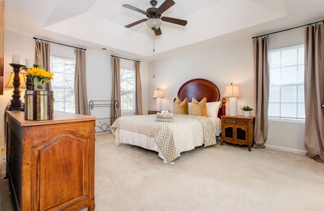 Near Airport/Office/Bonus Rm/Grt Location/Sleeps 8
