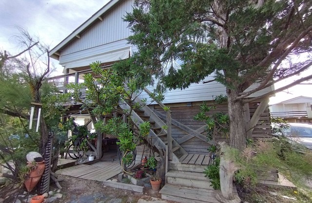 Gruissan plage, 100 m from the beach, sea view 4 people, atypical chalet!