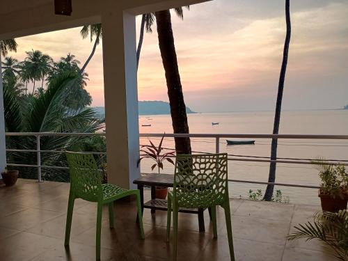 GS Home on the Bay- Super Sea & Garden view Glass studio apartment