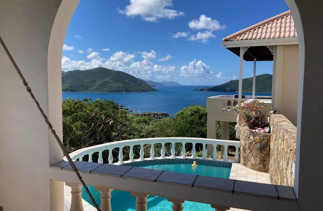 Gt Camanoe-dramatic out-island villa with boat; exotic views- pool, golf cartss