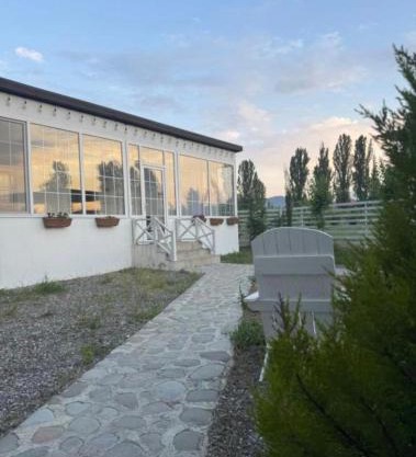 Guba white house