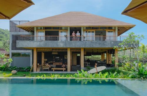 Gudea Living Villa Surfer Dream Retreat Areguling Beach