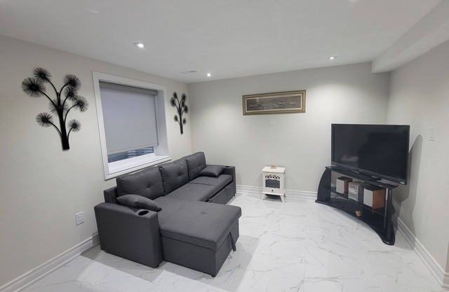 Guest Basement in Scarborough