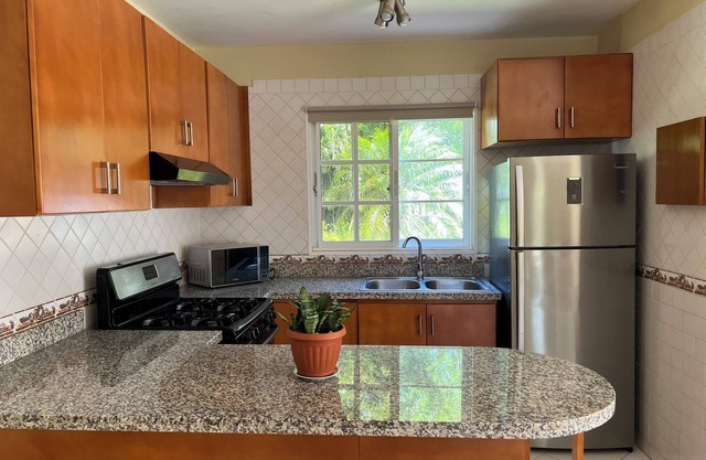 Guest Friendly 5 bedroom/5 bathroom villa walking distance to the center of town