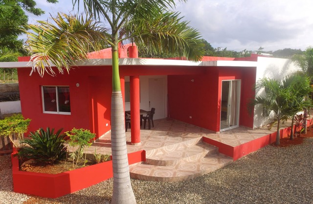 Villa económica para mascotas, Internet, piscina, aire acondicionado, a poca distancia de todo