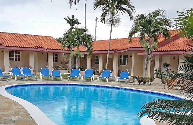 Guest-friendly hotel room, pool/TV/billiard /AC, free breakfast/shuttle bus!