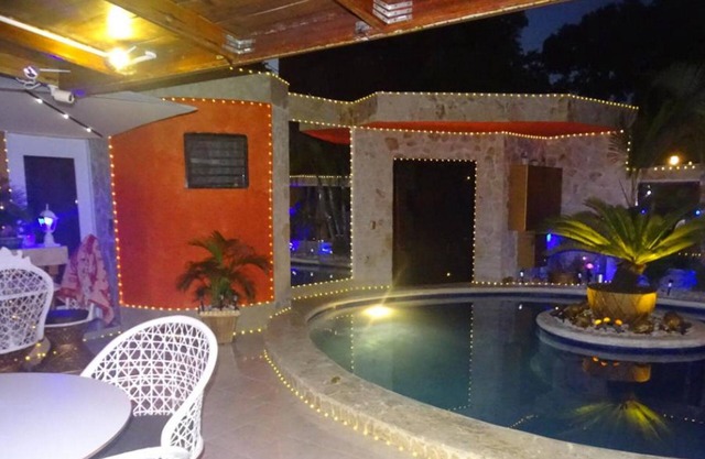 Guest-friendly suite with jacuzzi, love swing, mirrors, perfect for single men!