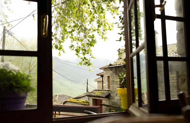Casa de huéspedes 'Armoloi Room 5' con vistas a la montaña, terraza compartida y Wi-Fi
