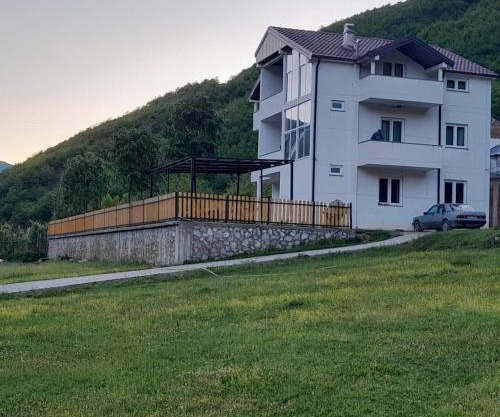 Guest House Artjoni Fierze