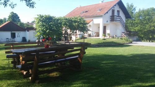 Guest House Family Dukić