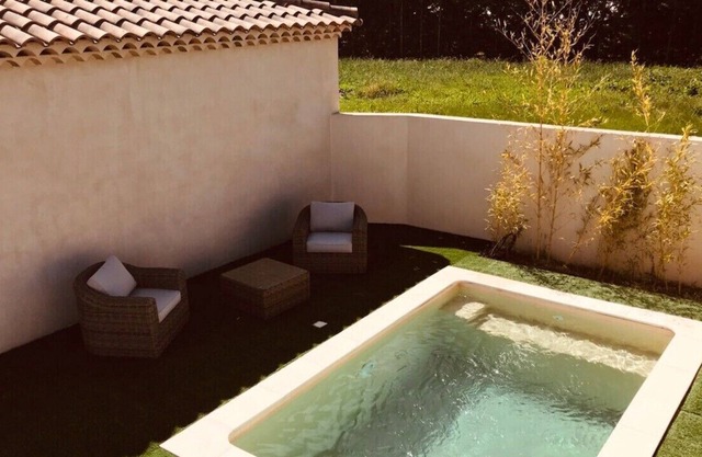 Guest house in the countryside near Avignon